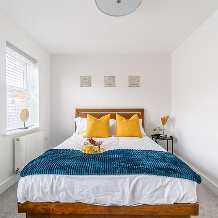 Stylish 4 Bed Family Home At Madejski, Reading University Exterior foto