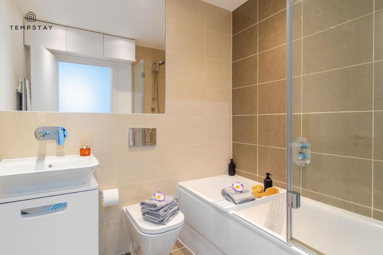 Stylish 4 Bed Family Home At Madejski, Reading University Exterior foto